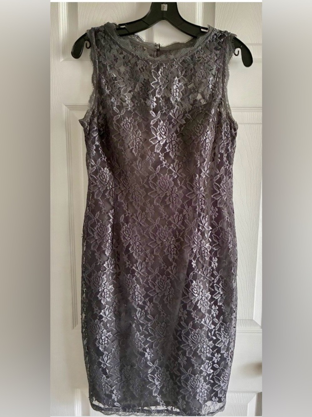 Liliana Women’s Size 10 Gray Lace Sheath Dress Sleeveless Knee Length Lined